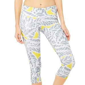 SALE Alo Yoga AIRBRUSH CAPRI

Palm Sping Zest